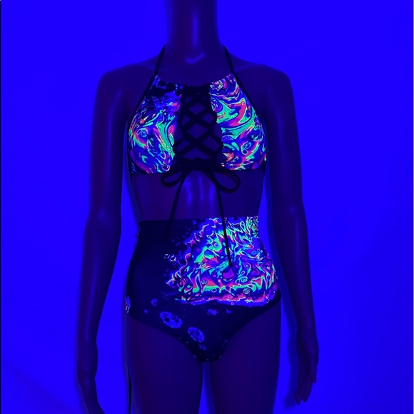 - UV black light reactive top and shorts - Picture 4 of 10